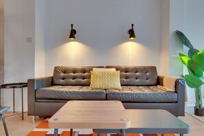 Fireplace - Modern and Stylish Townhouse in City Centre | Pass the Keys (Cambridge)