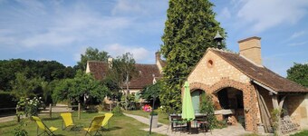 A beautiful property in the heart of the Perche region. Greenway for bike rides.