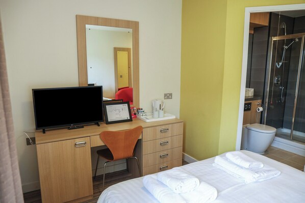 1 bedroom, individually decorated, individually furnished, free WiFi - The Jubilee Roost at Eamont Park (Penrith)