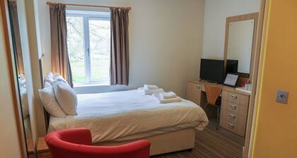 Jubilee Ground-floor Double Bedroom