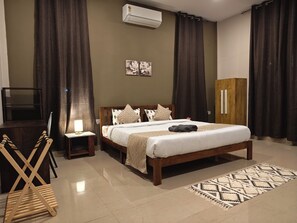 3 bedrooms, internet, bed sheets - Tranquil Greenery Meets Urban Convenience (Jorhat)