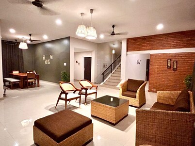 Tranquil Greenery Meets Urban Convenience