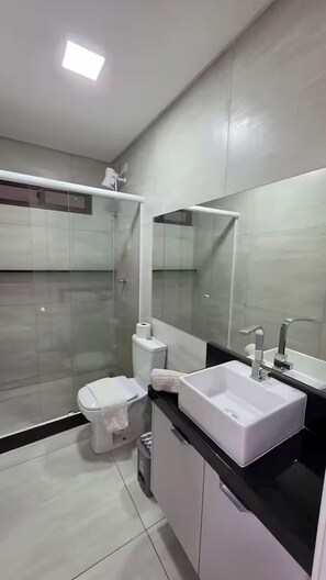 Comfort Apartment | Bathroom | Shower, towels, soap, toilet paper