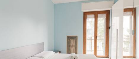 2 chambres, fer et planche Ă repasser