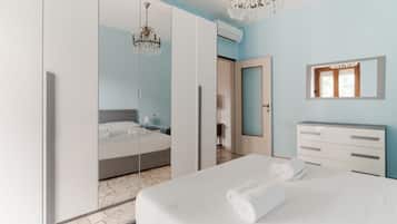 2 Schlafzimmer, Bügeleisen/Bügelbrett