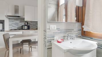 Kühlschrank, Mikrowelle, Geschirrspüler