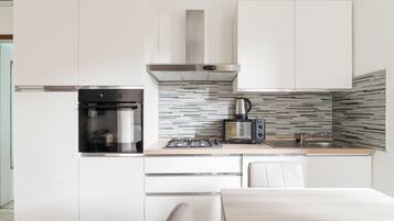 Kühlschrank, Mikrowelle, Geschirrspüler