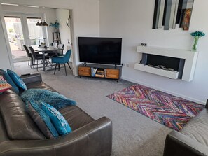 TV, fireplace - Redfern Retreat Beautiful home with stunning views of Lytham st annes sand dunes (Lytham)