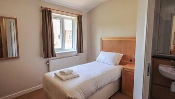 1 bedroom, individually decorated, individually furnished, free WiFi