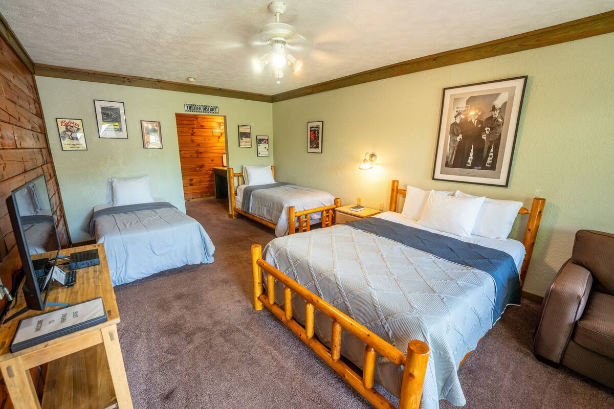 Comfort Triple Room, Multiple Beds, Non Smoking, Housekeeping | Individually decorated, individually furnished, free WiFi, bed sheets