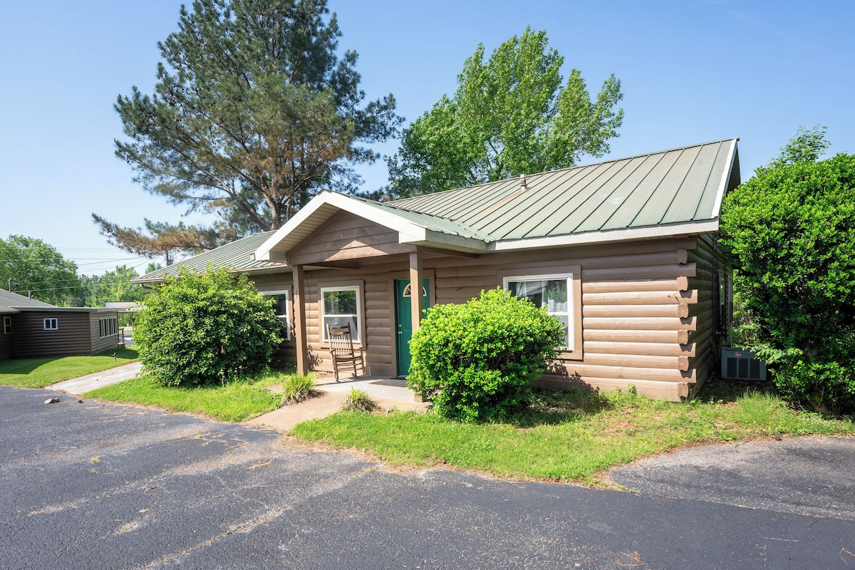Family Cabin, Multiple Beds, Roll-in Shower, Pets Allowed | Individually decorated, individually furnished, free WiFi, bed sheets