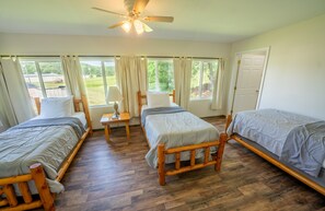 Family Cabin, Multiple Beds, Accessible Bathtub, Pets Allowed | Individually decorated, individually furnished, free WiFi, bed sheets - Fishtale Lodge (Buchanan)