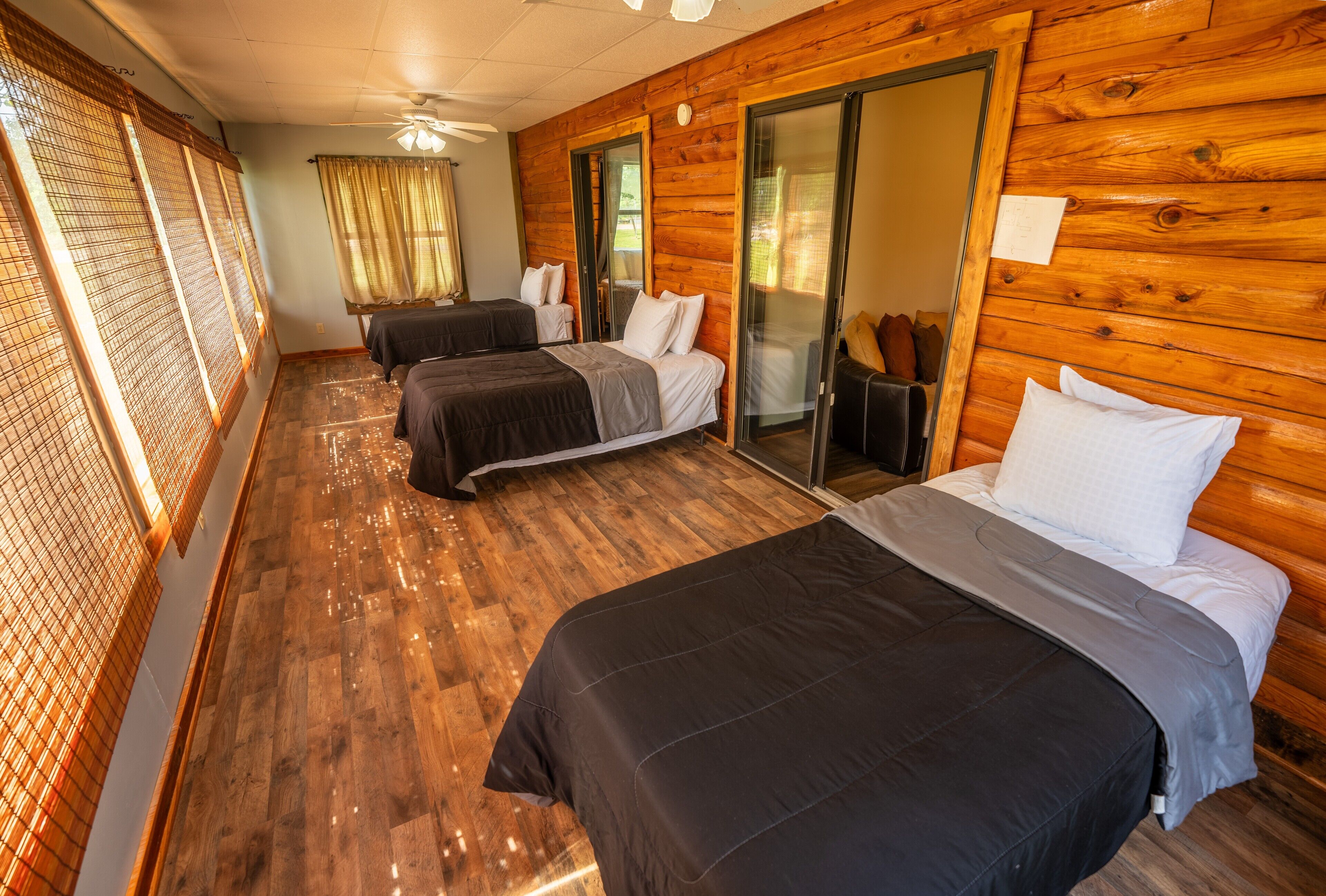 Kabin Mewah, 3 kamar tidur, Bebas Asap Rokok, Hewan Peliharaan Diizinkan | Didekorasi berbeda-beda dan dilengkapi dengan perabotan berbeda-beda