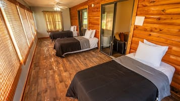 Cabaña de lujo, 3 habitaciones, para no fumadores, se aceptan mascotas | Decoración personalizada, muebles diferentes y wifi gratis