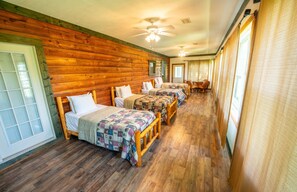Individually decorated, individually furnished, free WiFi, bed sheets - Fishtale Lodge (Buchanan)
