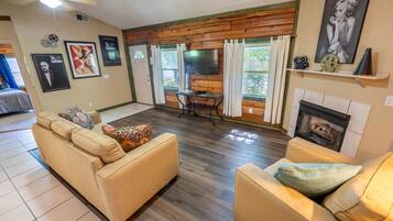 Family Cabin, Multiple Beds, Accessible Bathtub, Pets Allowed | Living area | 30-inch flat-screen TV with cable channels