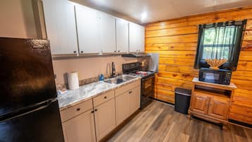 Cabaña de lujo, 3 habitaciones, para no fumadores, se aceptan mascotas | Cocina privada | Frigobar, microondas y cafetera y tetera