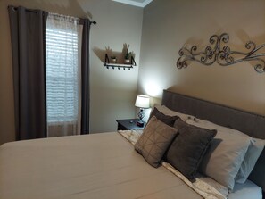 1 bedroom, iron/ironing board, WiFi, bed sheets - Amazing house with AC in charming Edgewood (Edgewood)