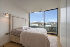 4 chambres, fer et planche à repasser, Wi-Fi, draps fournis