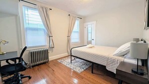 3 chambres, fer et planche à repasser, Wi-Fi, draps fournis