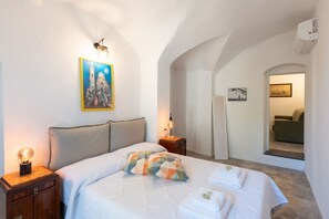 2 Schlafzimmer, Bügeleisen/Bügelbrett
