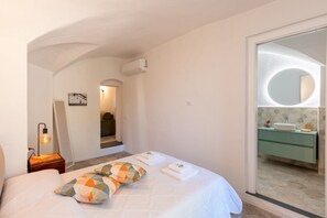 2 chambres, fer et planche à repasser