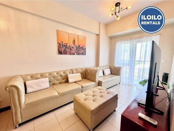 Lägenhet - 2 sovrum - tillgänglighetsanpassat - rökare | Vardagsrum | Böcker