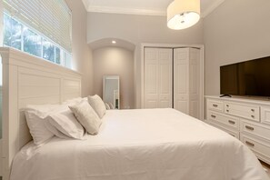 4 bedrooms, iron/ironing board, free WiFi, bed sheets - Private Villa • Pool & Waterfall (Cutler Bay)