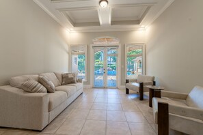 Smart TV, foosball, table tennis - Private Villa • Pool & Waterfall (Cutler Bay)