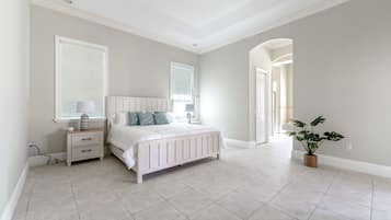 4 bedrooms, iron/ironing board, free WiFi, bed sheets