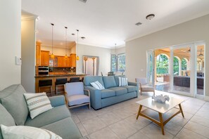 Smart TV, foosball, table tennis - Private Villa • Pool & Waterfall (Cutler Bay)