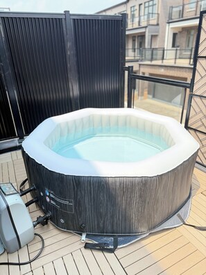 Bain à remous extérieur