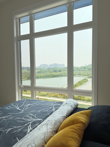 Luxurious House with pond view and Jacuzzi