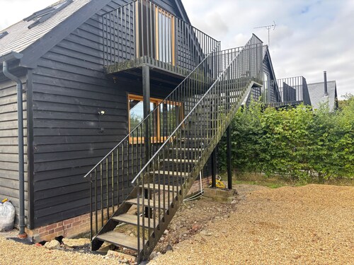 Pond View Loft - Sleeps 2 - Pet Friendly