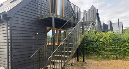 Pond View Loft - Sleeps 2 - Pet Friendly