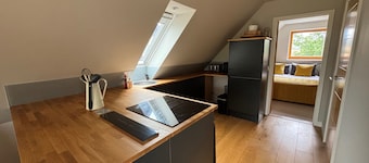 Pond View Loft - Sleeps 2 - Pet Friendly