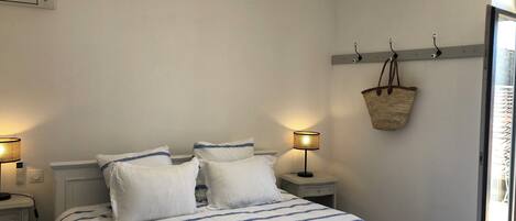 4 chambres, fer et planche à repasser, Wi-Fi, draps fournis