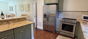 2-bedroom apartment in beautiful Southampton with a beach permit