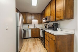 Mikrowelle, Ofen, Herdplatte, Geschirrspüler