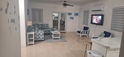 Charming cottage in Exuma for a relaxing getaway. Come and enjoy Hideaway Cove