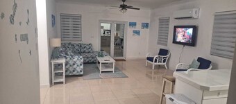 Charming cottage in Exuma for a relaxing getaway. Come and enjoy Hideaway Cove