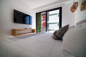 1 bedroom, in-room safe, desk, iron/ironing board