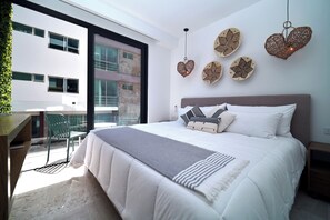 1 Schlafzimmer, Zimmersafe, Schreibtisch, Bügeleisen/Bügelbrett