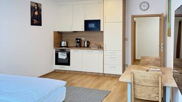 1 bedroom, iron/ironing board, internet, bed sheets