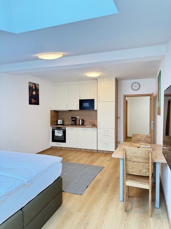 1 bedroom, iron/ironing board, Internet, bed sheets - Riverside Apartment 13 (Hlavní město Praha)