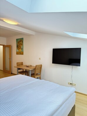 1 bedroom, iron/ironing board, Internet, bed sheets - Riverside Apartment 13 (Hlavní město Praha)