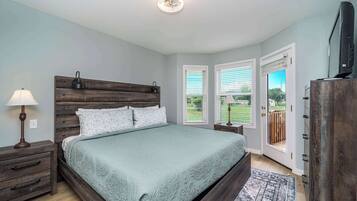3 bedrooms, desk, iron/ironing board, WiFi