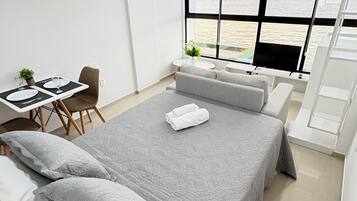 Cortinas blackout, ferros/tábuas de passar roupa, Wi-Fi de cortesia