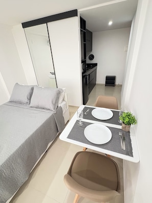Appartement | Rideaux occultants, fer et planche à repasser, Wi-Fi gratuit