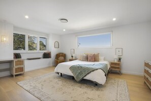 4 bedrooms, desk, iron/ironing board, WiFi